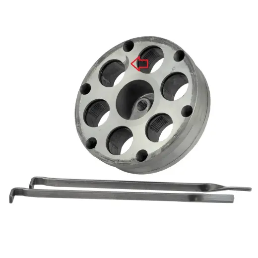 Nástrojová hlava se třemi a šesti pozicemi pro matrice LEE 3/6 HOLE ULTIMATE TOOL CARRIER a indexovací tyčí 3/6 HOLE INDEX ROD. Náhradní díl pro přebíjecí lis Lee Ultimate Turret Press (#91910).